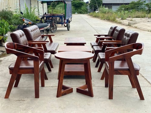 Cofee table set with 2 chairs