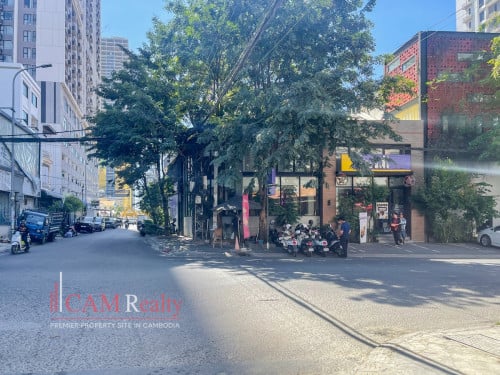 Corner Commercial Space For Rent in BKK3