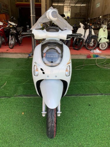 honda scoopy 025 ថ្មី​កេះ​ រំលស់​សុទ្ធ​100% បង់​មួយខែ100$ ទុក​ជូន​បងប្អូន​ទៅ​វិញ​150$