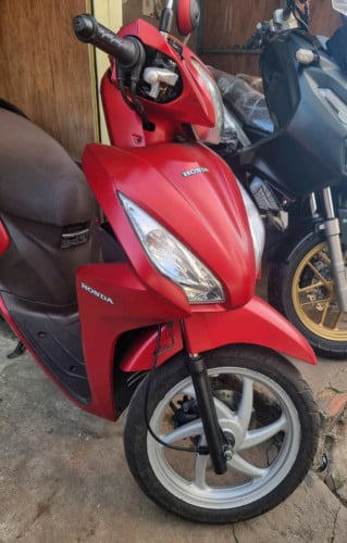 Honda Vision 2016 850$