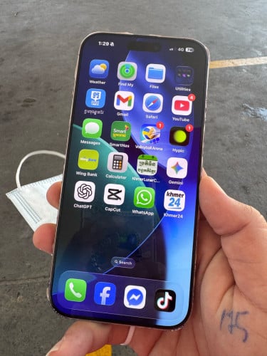 I phone 16 pro max ស្អាត​ 99%