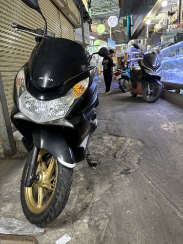 I want to sell Honda PcX125cc ជប៉ុនសុទ្ធ ម៉ាសុីនស្ងាត់ស្ទុះល្អ ម្ចាស់ដើមទី1 ផ្លាក1JHxxxx
