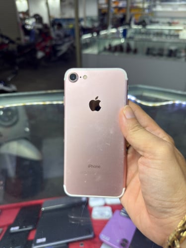 iPhone 7 Pink CH/A HD32GB Phone Condition 95% 🔋70% , អេក្រង់Zin មានស្កេន , ម៉ាស៊ីនហ្សីន