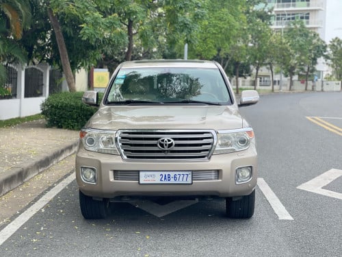 Land Cruiser 2013 V8 VIP បូមឡើងចុះ