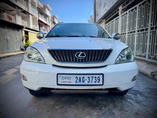 Lexus RX330 Half full
