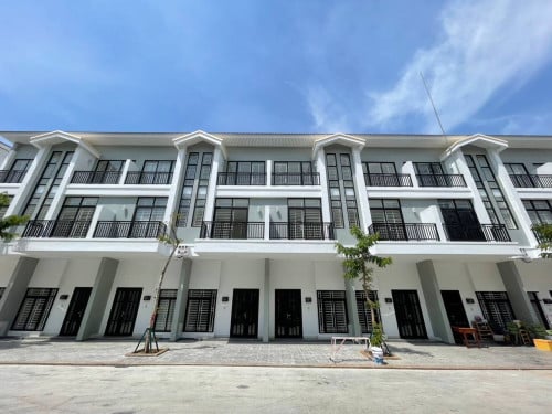 LV for sale in Borey PH Boeng snor  វីឡាកូនកាត់ LV លក់បន្ទាន់ខ្លាំងតម្លៃក្រោមទីផ្សារ