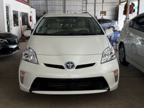 Prius 2014 White Option4 8មុឺនម៉ាយ ខ្ចីណាស់ បងៗ
