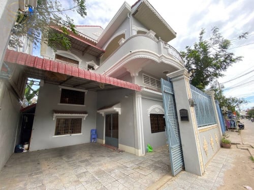 Private Villa 3 Rooms for RENT near Ratana Plaza