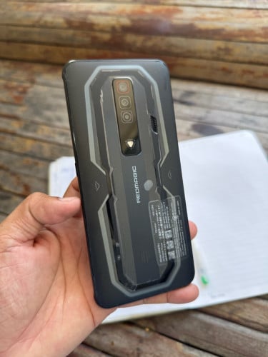 Redmagic7 Global 99%  Ram12G+Rom128G /SD 8Gen1 Refresh 165Hz