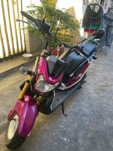 Sell Zoomer X 2018 Second hand Price 750$ can negotiate