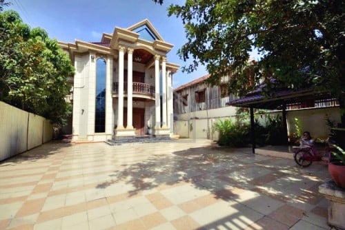 Spacious Villa 7 Bedrooms for RENT west of Russian Market_BTP