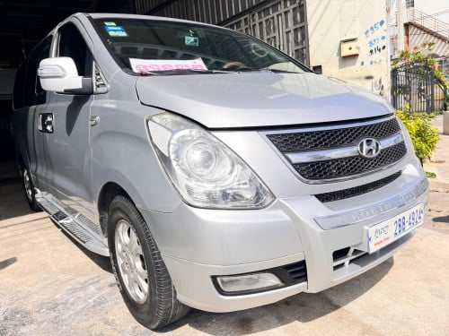 Starex 2010 Haft Full Option កំពូលឡានស្អាត គ្មានទាស់ សាច់ដែកស្អាតសុីនមួយជុំ ម៉ាសុីនស្អាត