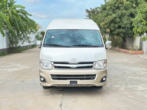 TOYOTA HIACE 2011 FULL OPTION