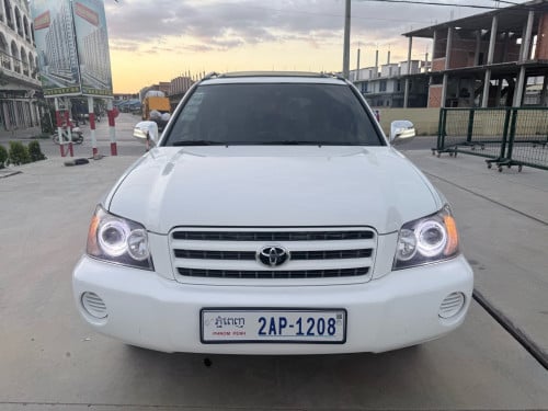 Toyota Highlander 2002 V4 ប៉ុងមួយ បើកដំបូល ប្រភេទឡានមូលសានុំ តុបតែងហើយស្អាត