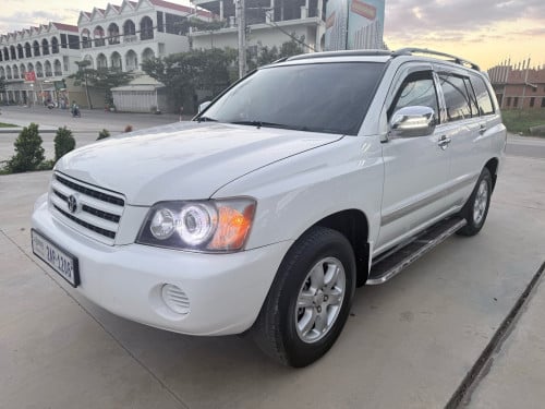 Toyota Highlander 2002 V4 ប៉ុងមួយ បើកដំបូល ប្រភេទឡានមូលសានុំ តុបតែងហើយស្អាត
