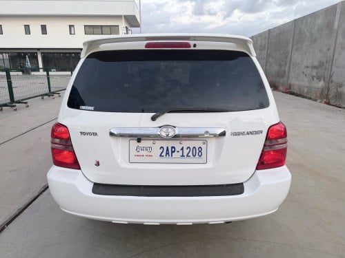 Toyota Highlander 2002 V4 ប៉ុងមួយ បើកដំបូល ប្រភេទឡានមូលសានុំ តុបតែងហើយស្អាត