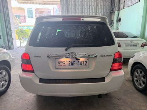 Toyota Highlander 2004 V4 ប៉ុងមួយ កៅអី3ជួរ ក្នុងលឿង លេខតួលើកញ្ចក់មួយជុំ ប្រភេទឡានមូលសានុំស្រីន