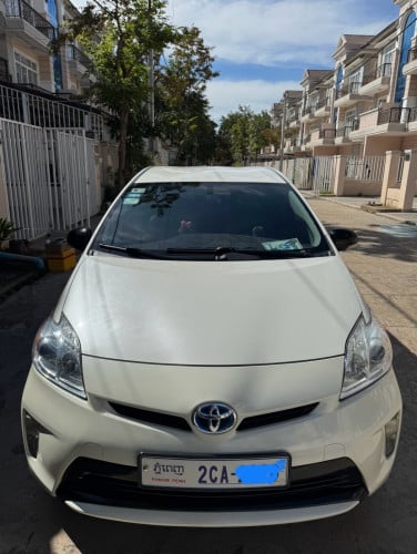 Toyota Prius 2012 Option 2 ទើបកាត់បានពីម្ចាស់ដើម