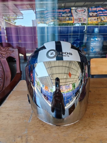 Zeros helmet
