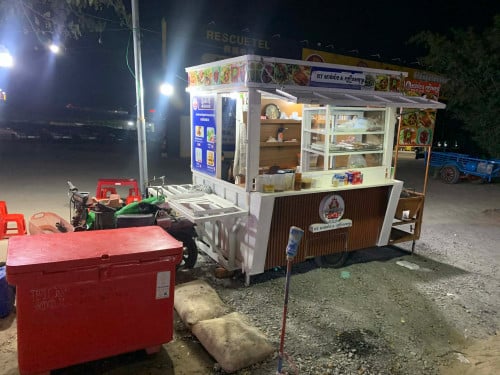 រ៉ឺម៉កលក់អាហារ