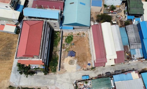 ដីខ្នាតវិឡា ត្រូវការលក់បន្ទាន់ - ទីតាំង ក្បែរបុរីពិភពថ្មីចំការដូង និង ខុនដូពិភពថ្មី