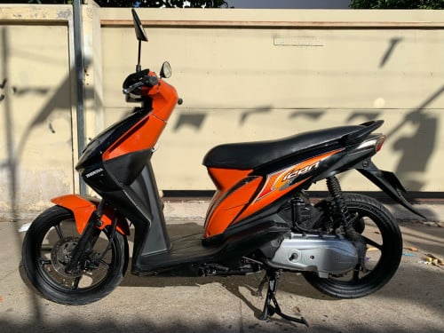 ម៉ូតូលក់​