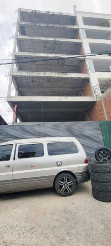 អគារសង់មិនទាន់រួចរាល់ដាក់ជួលនៅលើផ្លូវធំ