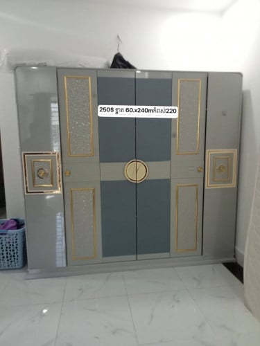 ទូរខោអាវ