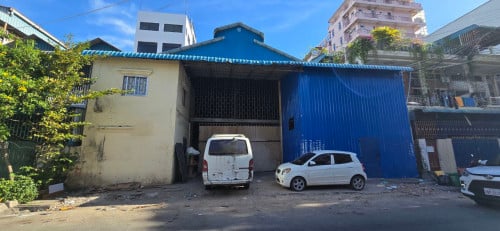 ឃ្លាំងសម្រាប់ជួល ទួល​ ស្វាយព្រៃ