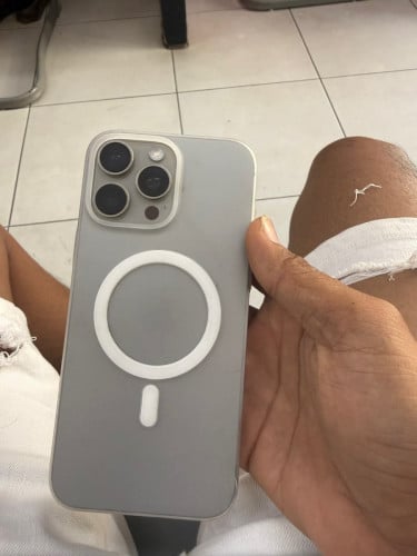 លក់16pro max ZP/A 256G  no scen អេក្រង់ជាំខាងតិច​ប្រេីអែម​