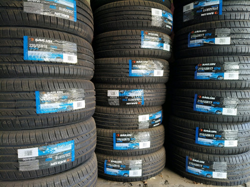 បងប្អូនដែលមានតម្រូវការចង់ផ្លាស់ប្តូរសំបកថ្មីលេខ 215/45/17 ប្អូនមានលក់តម្លៃក្រោមទីផ្សារ