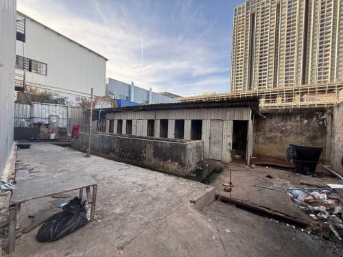 ដីស្ថិតនៅផ្លូវ 60 ម៉ែត្រសម្រាប់លក់ 洪森大道富力公寓旁边土地出售