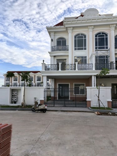 ផ្ទះវីឡាភ្លោះកែង ផ្លូវជាតិ6A