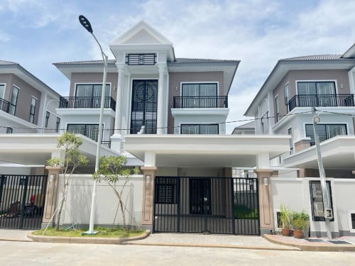 ផ្ទះវីឡាភ្លោះBសម្រាប់ជួលក្នុងបុរីប៉េង ដឹស្ដា មេរ៉ាហ្គាដិន