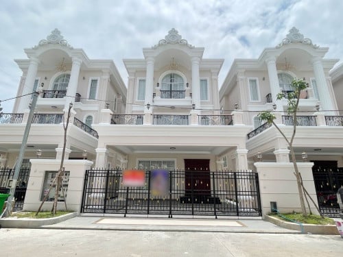 វីឡាព្រីនស៍Bជាប្រភេទវីឡាប្រណិតខ្លាំងសម្រាប់ជួលបុរី​ ML Tiara 50m ក្រុងតាខ្មៅ