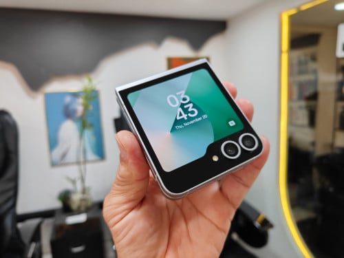 #Galaxy   Z Flip6  ⚜️  89%  ⚜️ ⚜️ 12GB ram +  256GB rom  ⚜️ ⚜️ Global / Sim 1 + eSim ⚜️ ⚜️