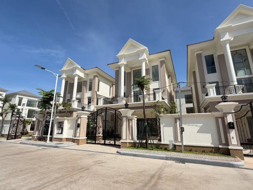 #LuxuryVilla_Princess ✨  វីឡាព្រីនសេស៍ សម្រាប់លក់  @EcoPoli #BoreyPengHuoth_BoeungSnor  !