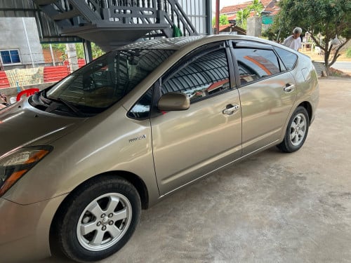 ឡានលក់ Toyota Prius 07 ពាក់កណ្ដាលហ្វូល