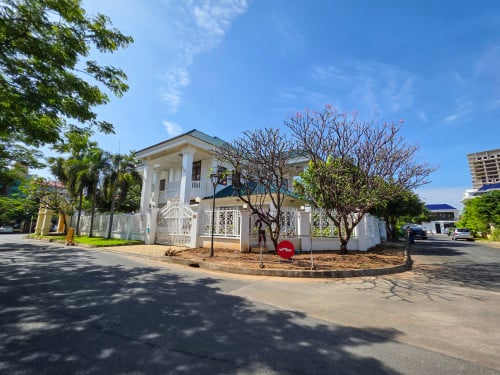 🏡វីឡាមានអាងហែលទឹក សម្រាប់ជួល !!