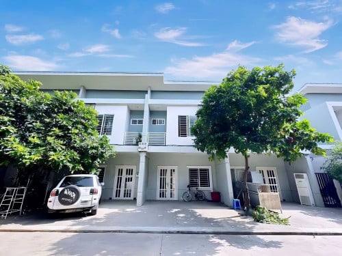 🏡 ផ្ទះវីឡាLC1 កូនកាត់សម្រាប់លក់ នៅក្នុងបុរីប៉េងហួតបឹងស្នោរ