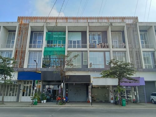 💥ផ្ទះអាជីវកម្ម សម្រាប់លក់បន្ទាន់ នៅបុរីជីប ម៉ុង សែនសុខ