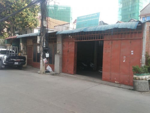 ផ្ទះលក់បន្ទាន់ចំងាយ២០០មពីមន្ទីរពេទ្យរុស្សី (Urgent House for Sale, 200m from the Russian hospital)