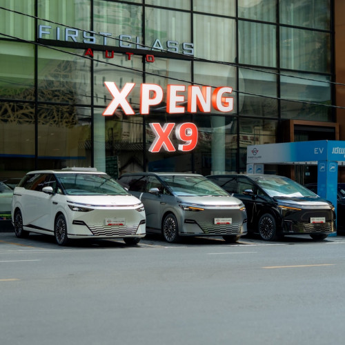 លក់រថយន្តអគ្គិសនី XPeng 9X  មាននៅ First Class Auto