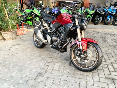 Honda cb 250 2023 99% ជប៉ុន