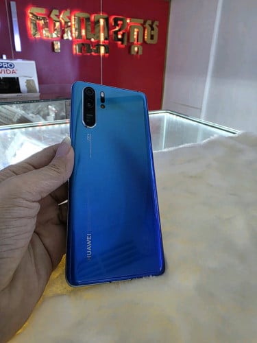 Huawei P30pro ram8G/256G sim2 ស្អាត 99%ម៉ាស៊ីនក្រុមហ៊ុន