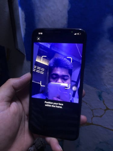 iPhone 11 Pro Max សុំណុំហ្សុីន ស្គេនអត់ចាប់មុខធ្វើបាន ថ្មនៅ72%កាន់ប្រើបានធម្មតា