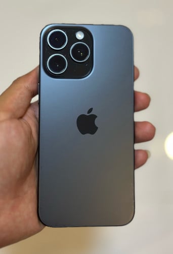 Iphone 15 Pro Max ZA ថ្មី 98% អត់ធ្លាប់ធ្លាក់ទេ​ នៅសំណំទាំងអស់