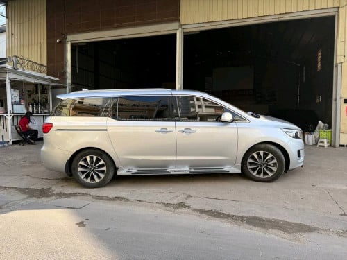 Kia carnival 2015full option ទ្វាអូតូបី