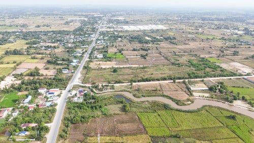 Land and Villa for Sale: Versatile Prime Land on National Road No. 2