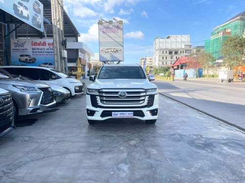 Land Cruiser VX-R 2022 Full options Arab ម្ចាស់ដើមទីមួយទិញថ្មីខ្លាញ់គោ• ប្រភេទឡានថ្នាំស្សុីន ១ជុំ